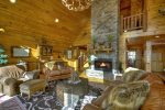 Grand Mountain Lodge - Living Area
